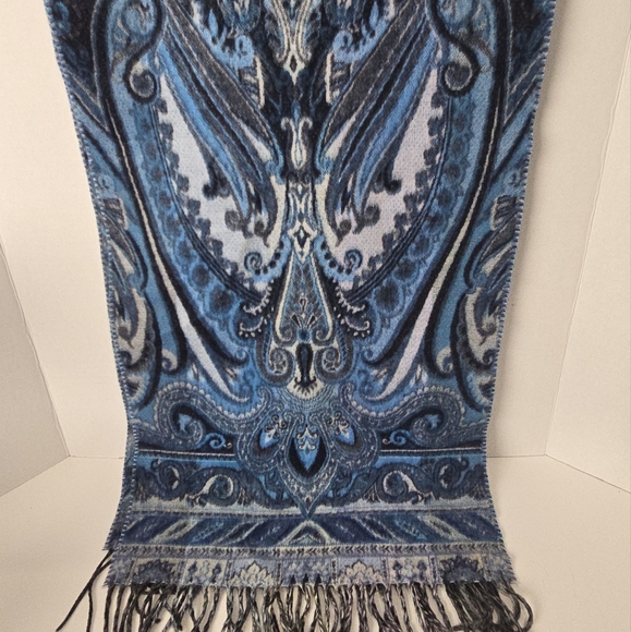 Lord & Taylor scarf - Picture 2 of 5